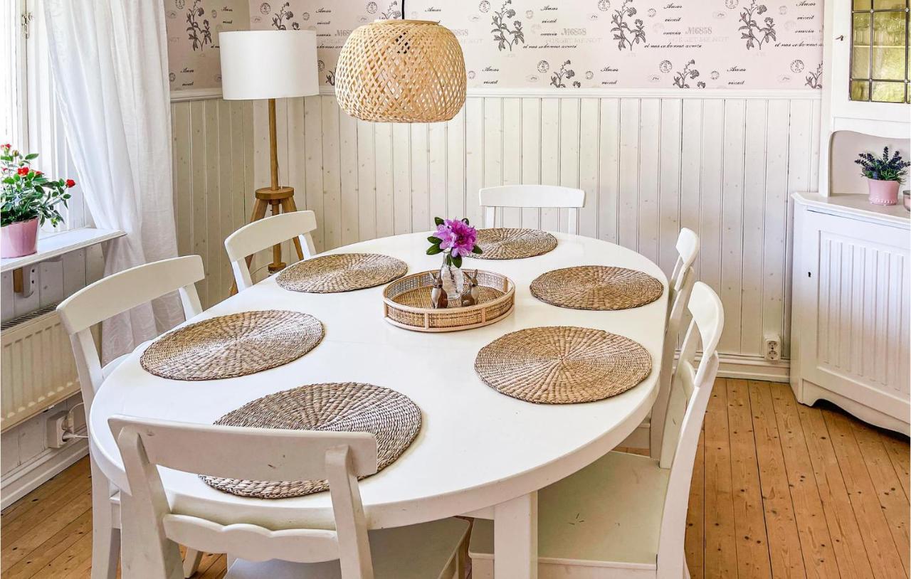 Cozy Home In Strmstad With Wifi Stromstad Exterior photo